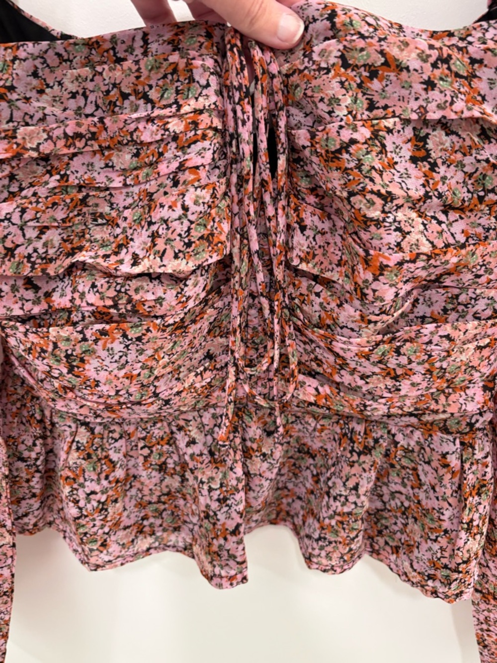 ASTR The Label Toni Keyhole Square Neck Smocked Floral Chiffon Blouse Size M - Picture 8 of 14